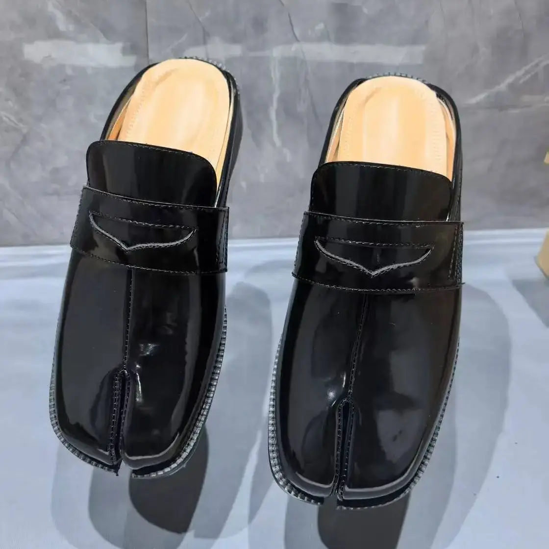 Split Toe Tabi Men's Slippers  - Men Shoes Black recension och pris